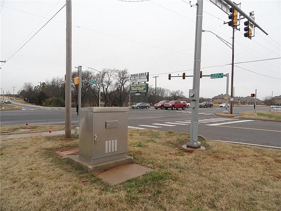 2nd image of 1210 E Indian Hills Rd