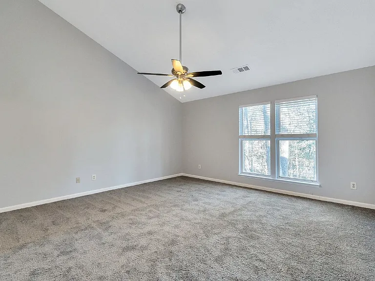 4641 Hampton Chase NE — Photo 10