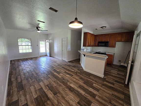 3rd image of 205 N Spring Branch Trl