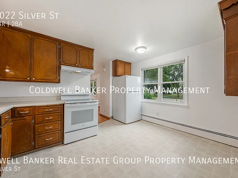 1022 Silver St — Photo 3