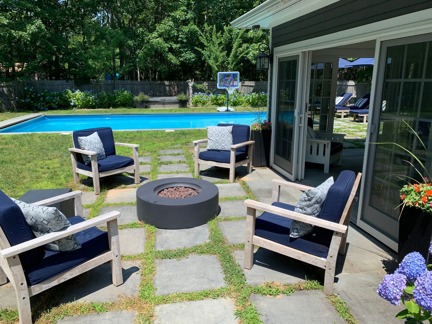  Fire pit