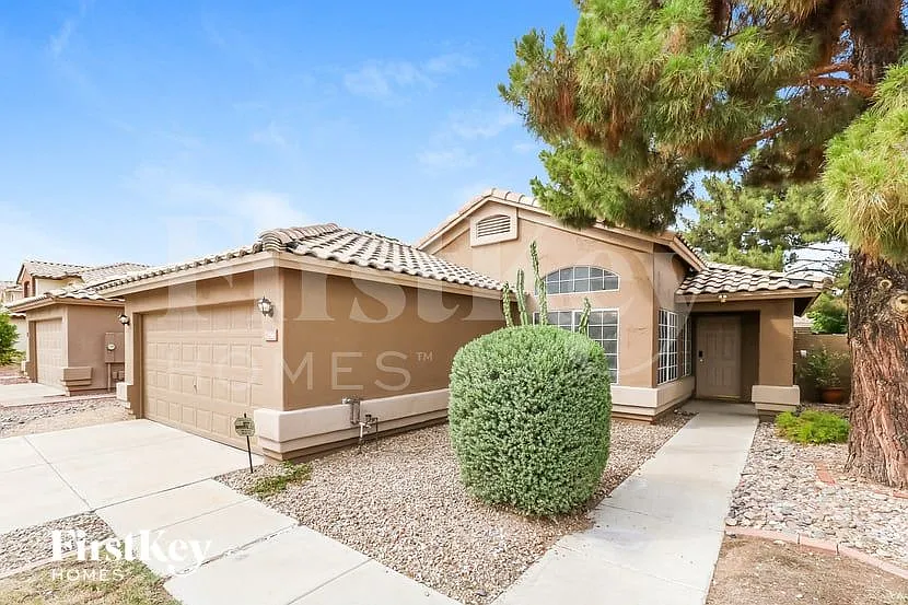 Building Photo - 7356 W Crest Ln