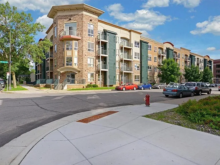 2600 University Ave SE — Photo 2