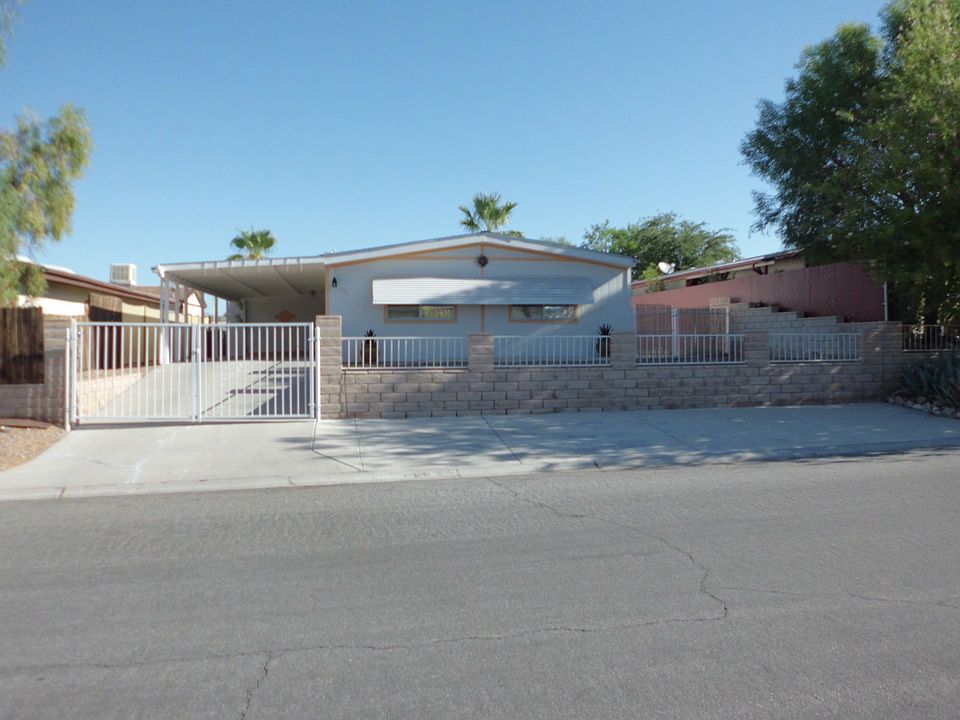 1st image of 895 Roadrunner Dr