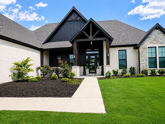 2nd image of 4017 Lagos Dr