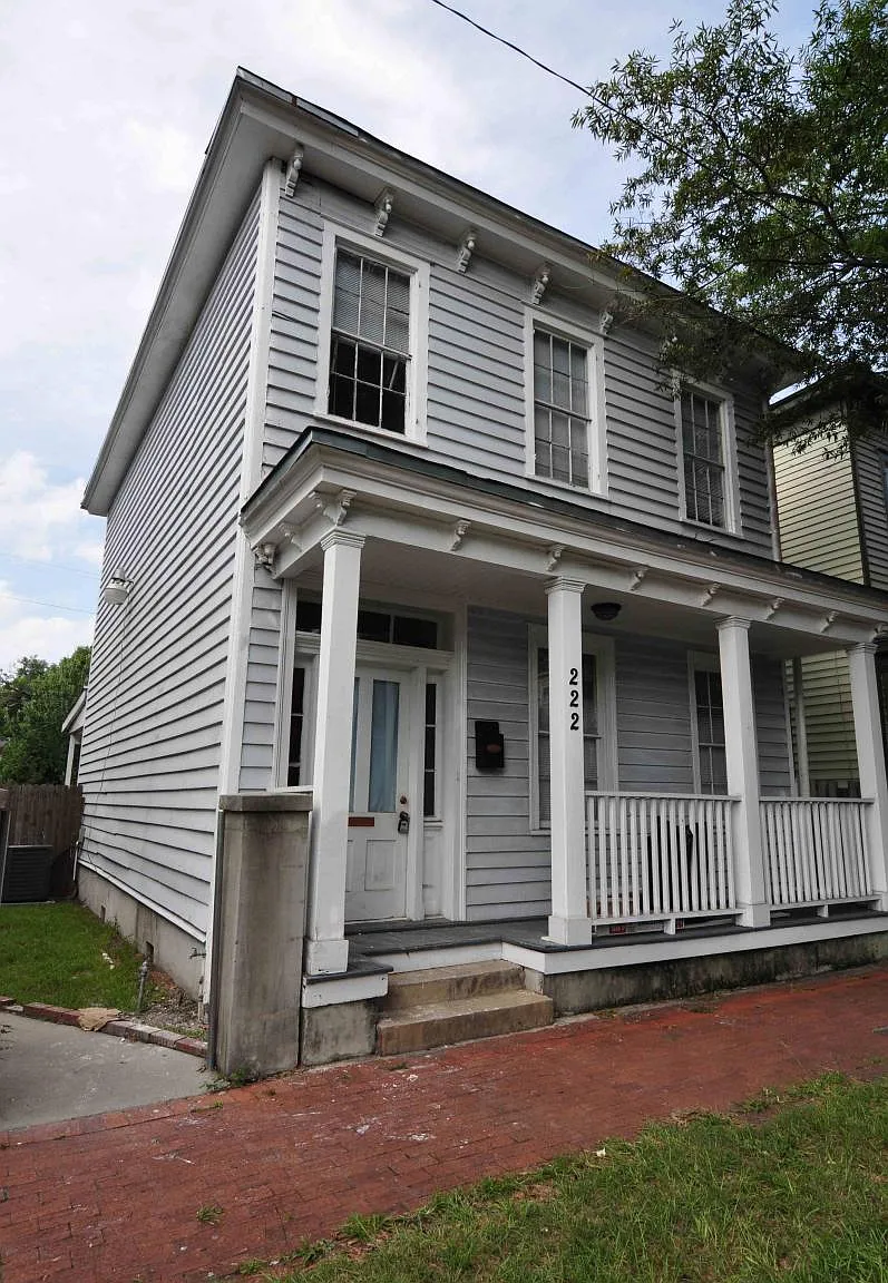 222 W Henry Street — Photo 2