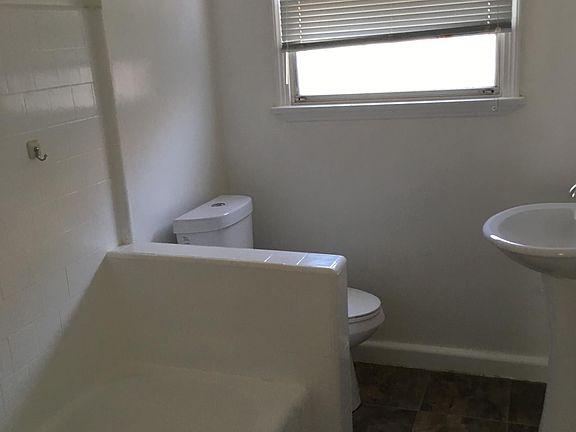 2nd image of 522 N Normandie Ave APT 1