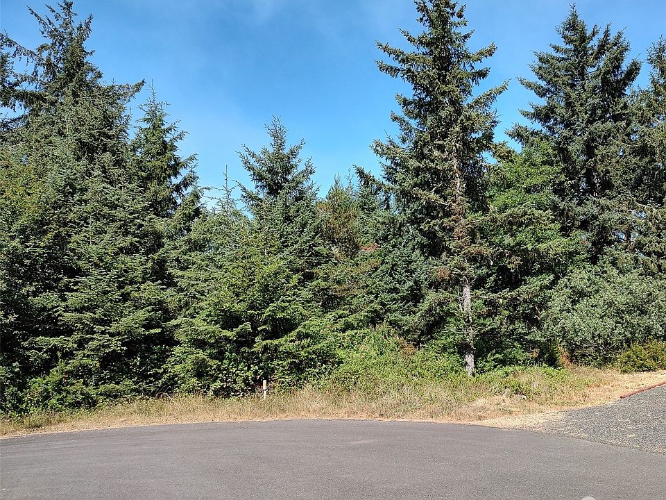 1st image of 621 Arcadia Court NE
