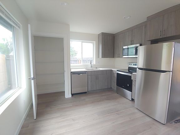 5th image of 3001 E 25th St