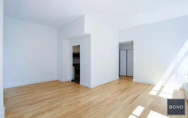 Rented by Bond New York | media 5