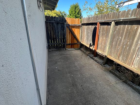 4th image of 9668 Lake Natoma Dr