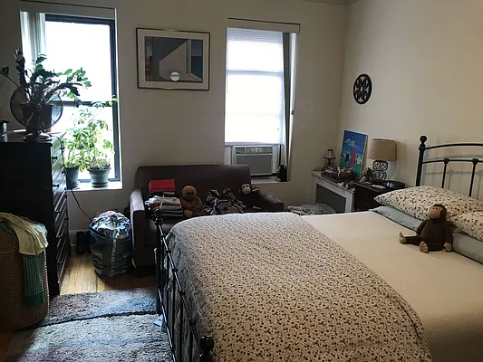 Rented by Metropolis Real Estate of Manhattan | media 30