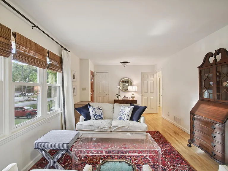 364 Westside Dr — Photo 8