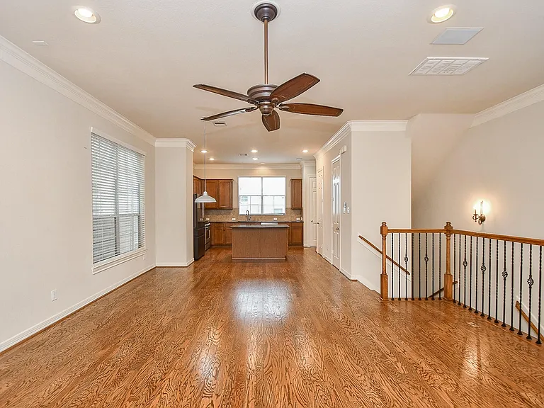 3126 Clearview Cir — Photo 3