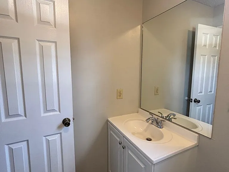 228 NE Jamey Ln — Photo 14