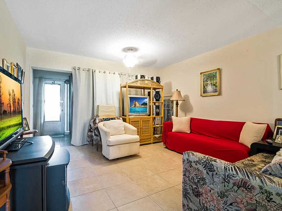5th image of 2501 Pansey Ln #8-A