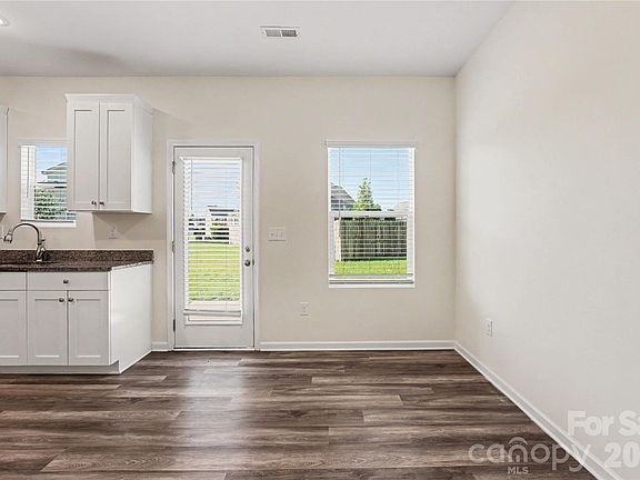 5th image of 213 Wolf Creek Ln