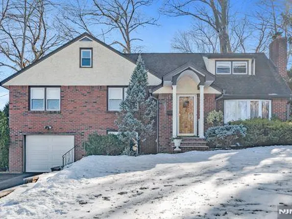69 Chestnut St, Emerson, NJ 07630