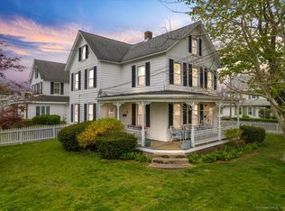 4 York Ave, Niantic, CT 06357