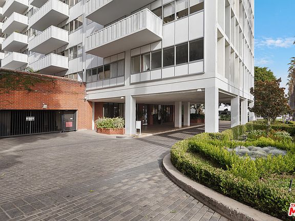 2nd image of 7135 Hollywood Blvd APT 1107