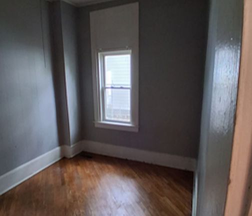 5th image of 718 Harrison St