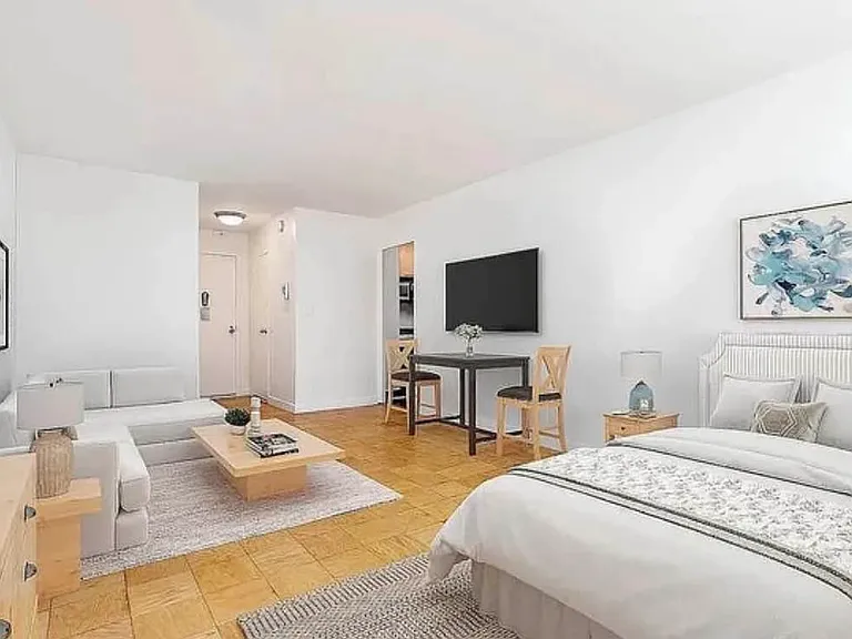 330 E 46th St #5T — Photo 1