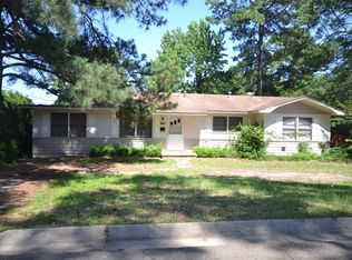 1130 Chestnut St, Magnolia, AR 71753