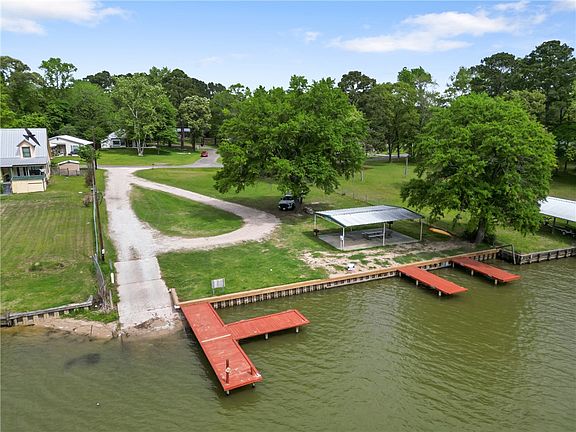 3rd image of 26 Holly Ln