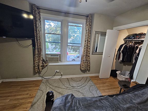 5th image of 3314 W Dickens Ave #2