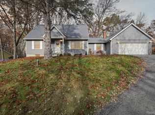 1310 Tracilee Dr, Howell, MI