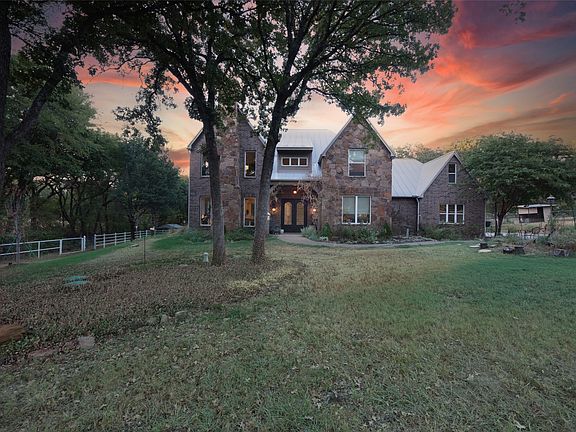 3rd image of 760 Amber Ln