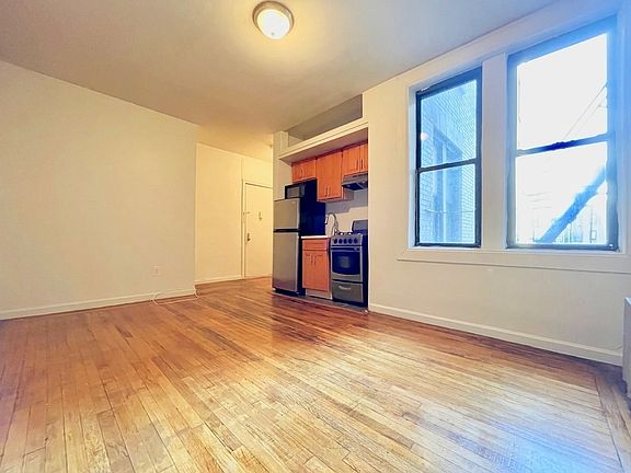 5th image of 555 W 151st St #A42