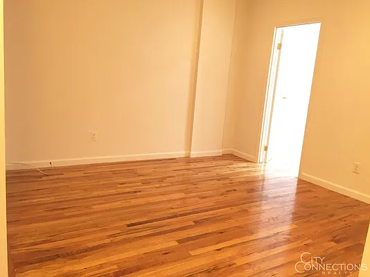 Rented by City Connections Realty | media 16