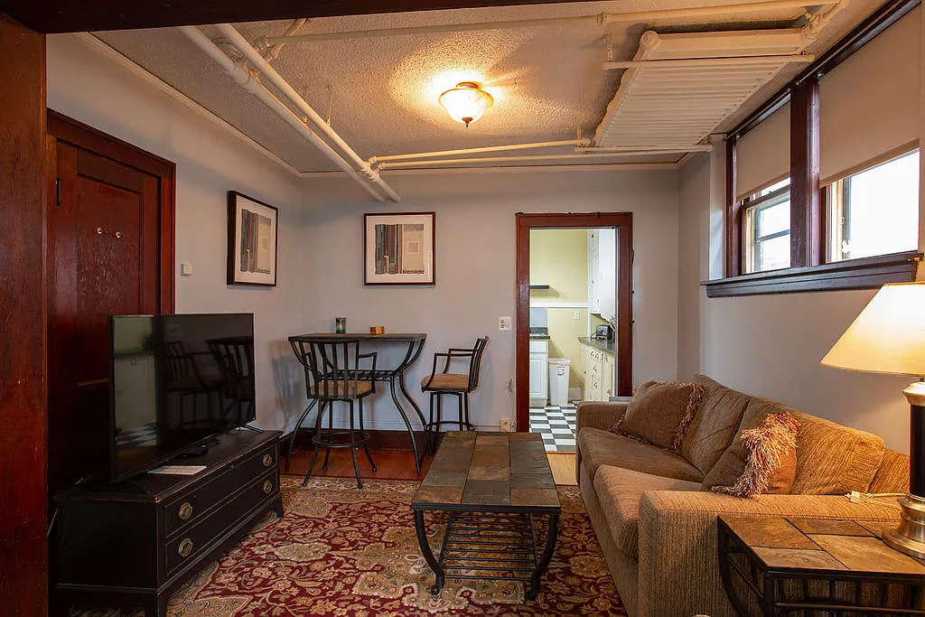 Studio, 650 sqft, $1,300 — Photo 3