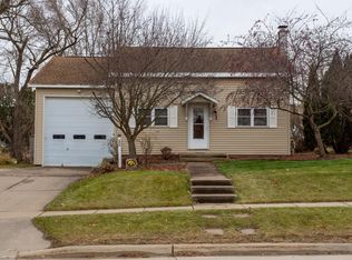 206 E Main St, Epworth, IA 52045