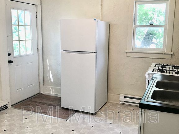 3rd image of 602 E Dayton St