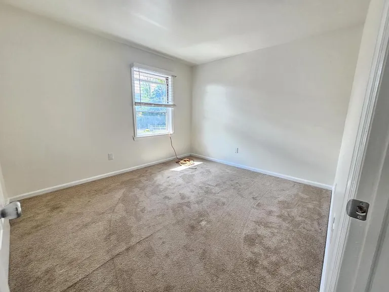 100 Quarry Rd — Photo 22
