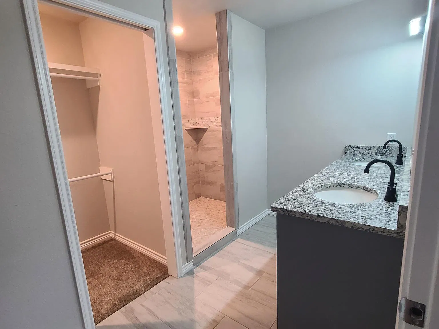 5521 Jarvis St — Photo 2