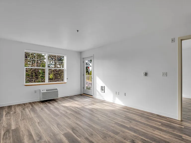 Eastwood Apartments — Photo 40