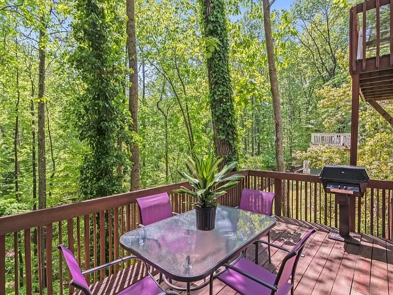627 Brookview Dr — Photo 3