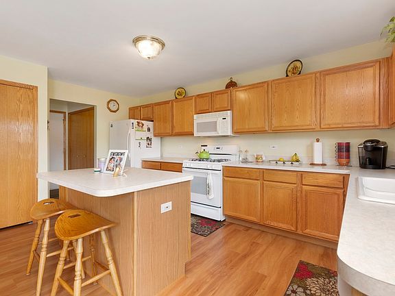 Great Prepspace in this large kitchen which has sliding glass doors to the deck!
