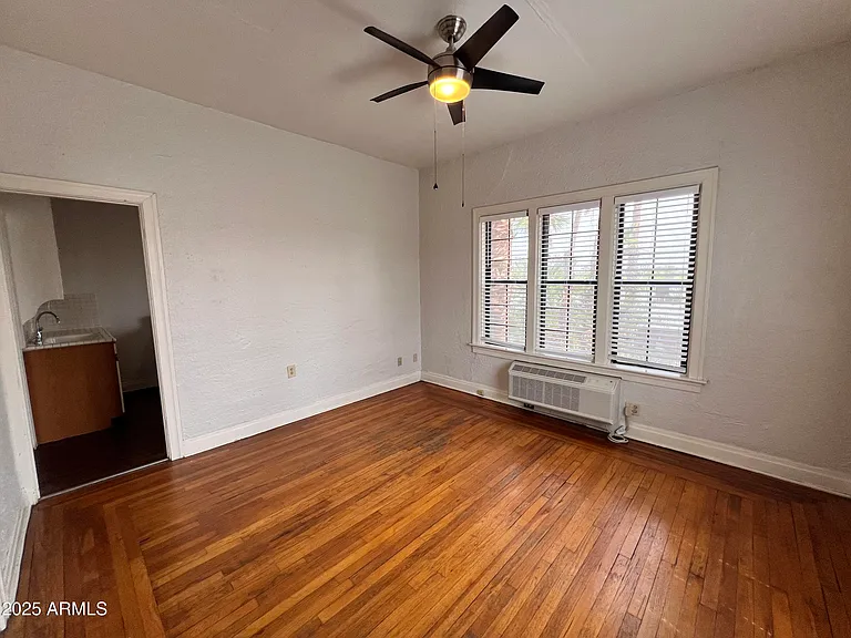 902 E Palm Ln #6 — Photo 12