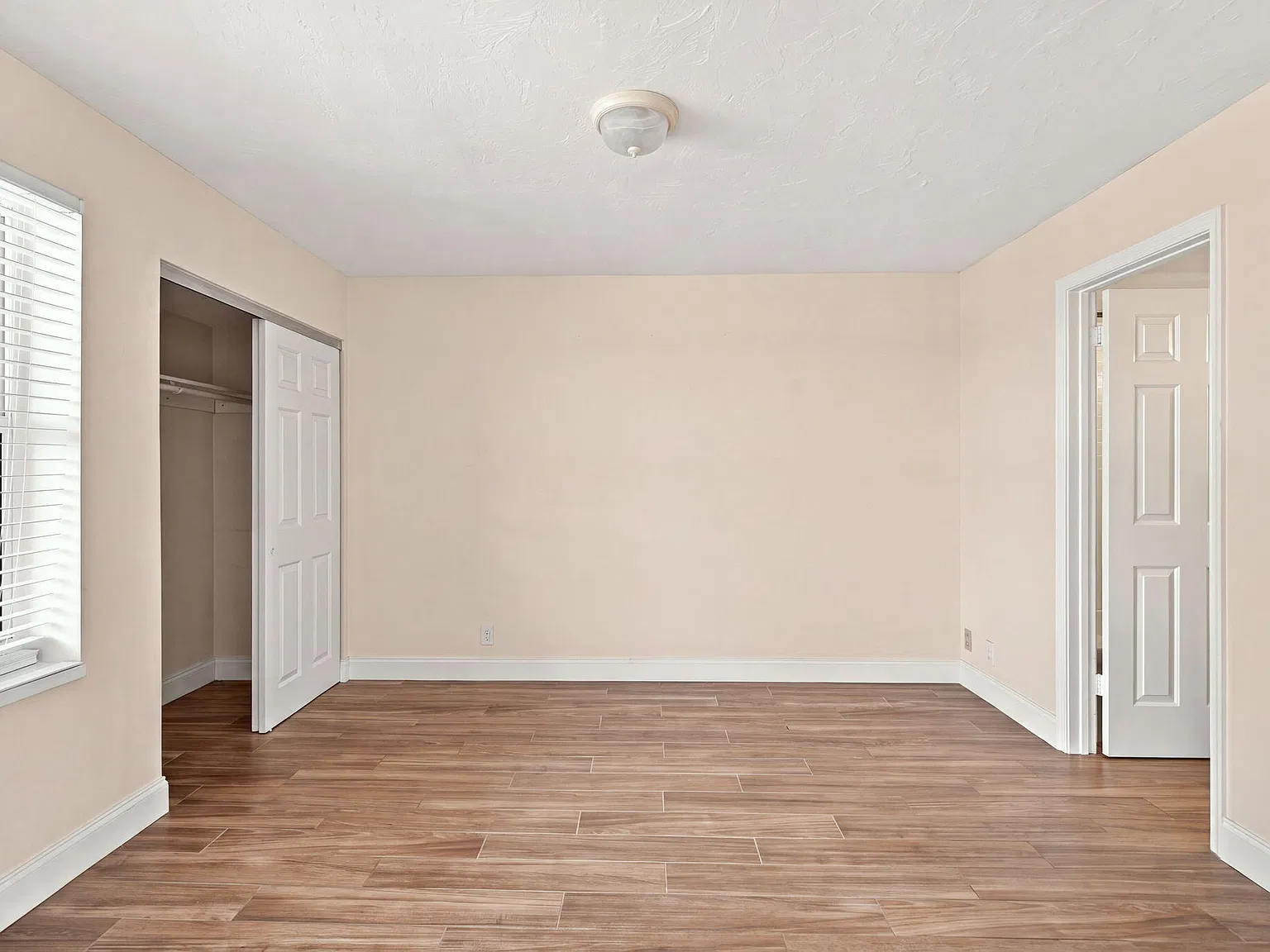 2 bed, 2.0 bath, 1178 sqft, $3,500 — Photo 2