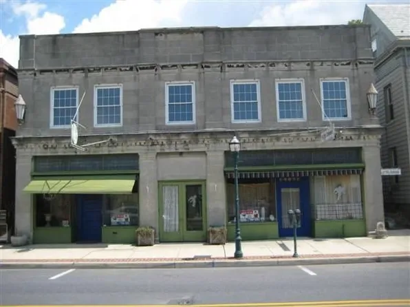 2015 Main St, Northampton, PA 18067