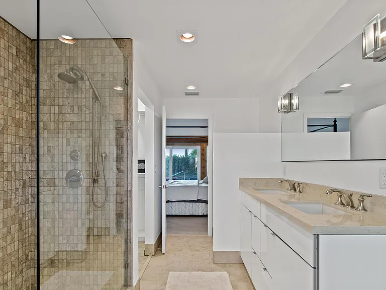 11792 Wimbledon Cir — Photo 15