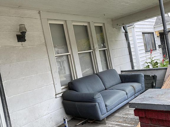 4th image of 325 Clarendon Ave