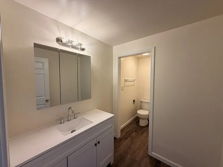 410 SE Park St — Photo 5