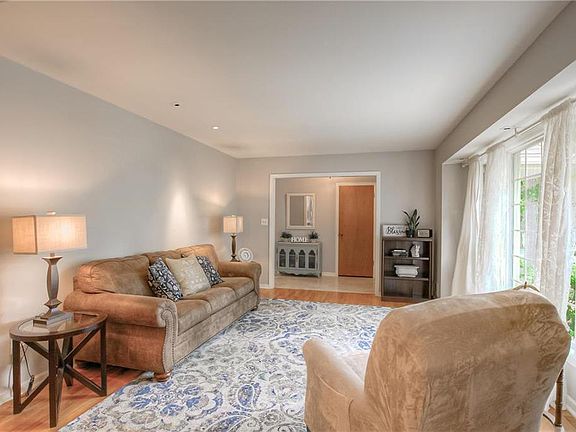 5th image of 8514 W 88th St