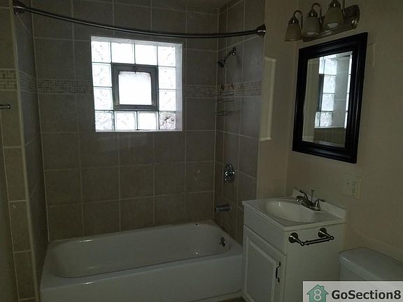 3rd image of 8420 S Manistee Ave #1