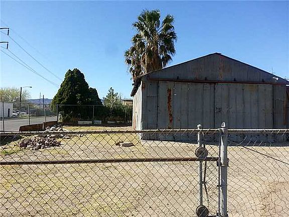 5th image of 703 N Clark Dr